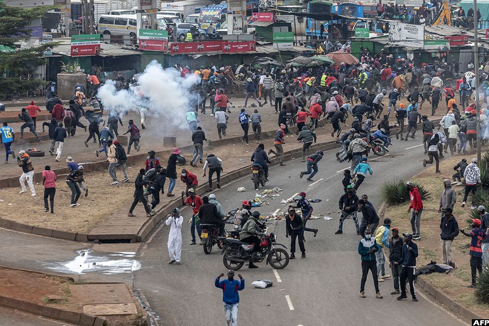NAIROBI - Kenyan President William Ruto warned Wednesday against attempts to "overthrow" the government through "unconstitutional means", claiming recent violent protests were sponsored. 

DETAILS👉 buff.ly/34ummrV 

#VisionUpdates