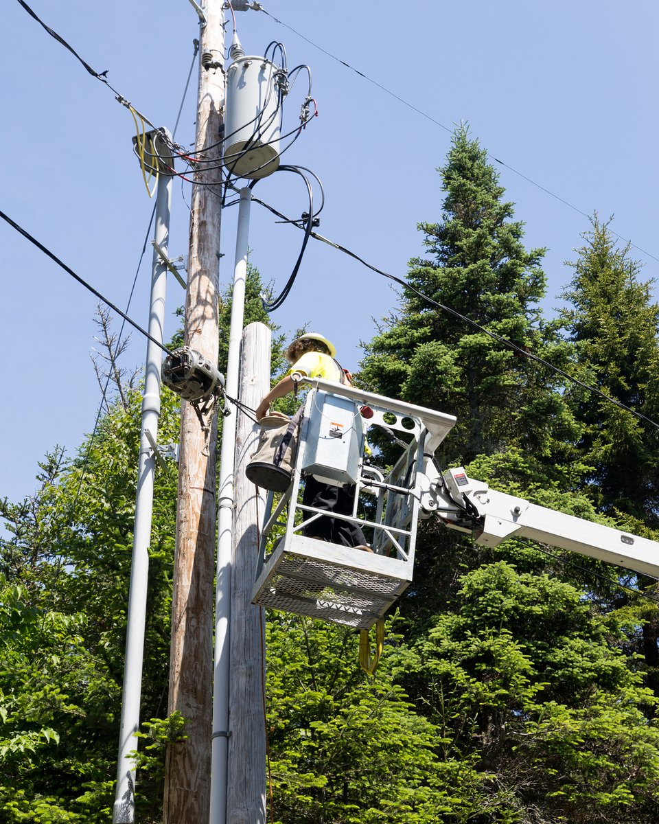 207HawkeyeFiber's tweet photo. POV: We're bringing high-speed internet to your neck of the woods! 🌐

#fiberoptics #broadband #telecom #mainefiber #highspeed #internet https://t.co/OxZWOtYSup