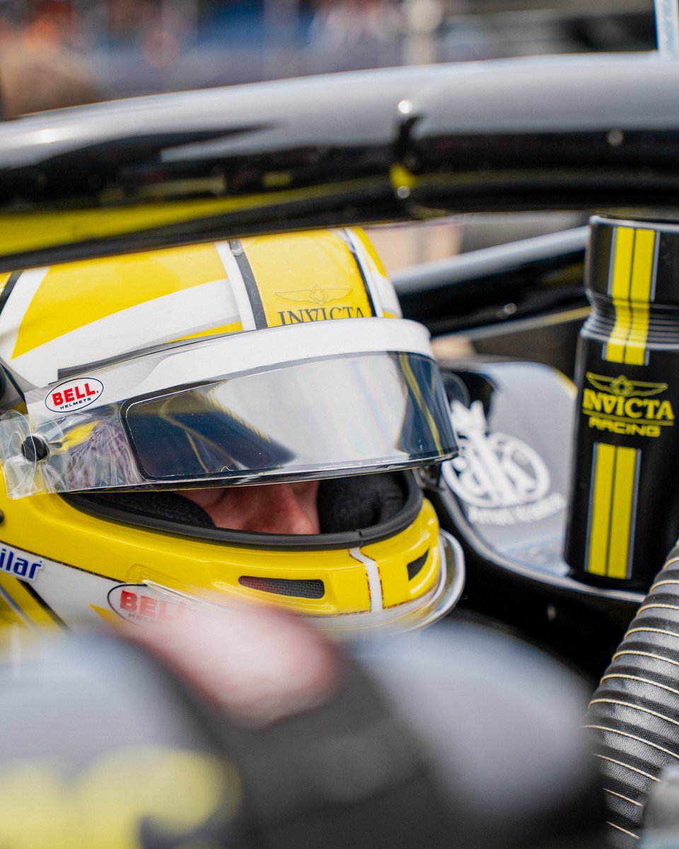 And it was (almost) all yellow 💛

How hot was Roman’s #BritishGP helmet?! 🇬🇧

#F2 #InvincibleInSpirit
