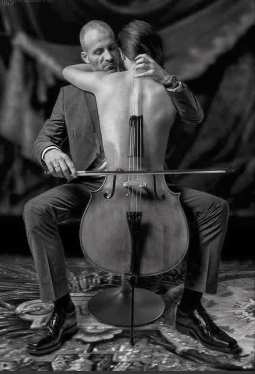 "La femme est un délicieux instrument de plaisir, mais il faut en connaître les frémissantes cordes, en étudier la prose, le clavier timide, le doigté changeant et capricieux."

~ Honoré de Balzac ~

   ❤️🌿🌸🌱❤️🌿🌸🌱