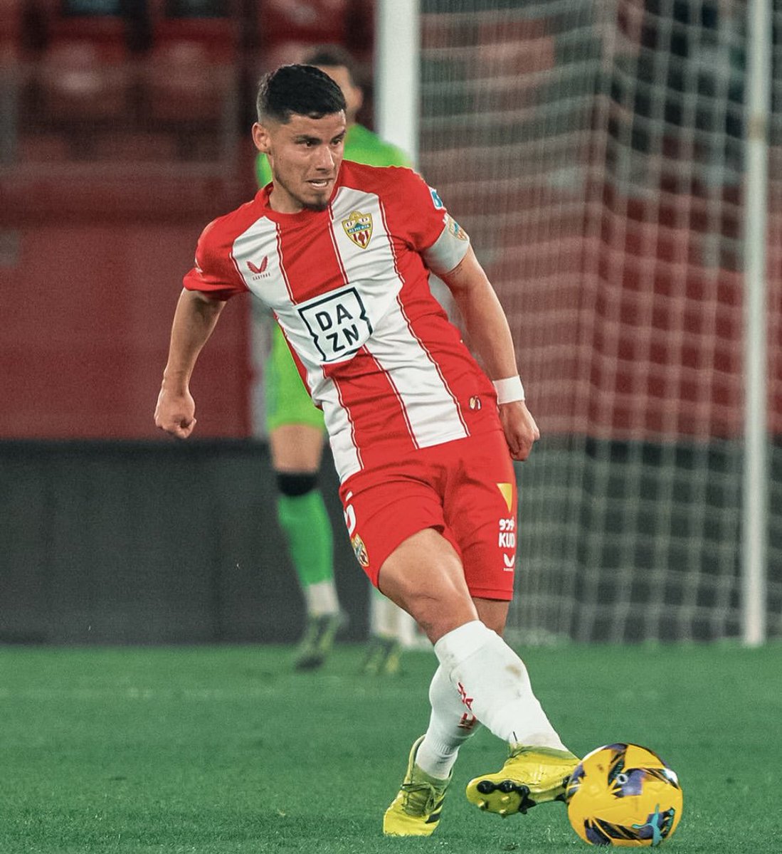 🚨Vélez hizo una oferta formal para comprar a Lucas Robertone: es por el 80% del pase, ya que el 20% aún sigue en poder del Fortín. 
*️⃣El futbolista podría salir en este mercado del Almería.