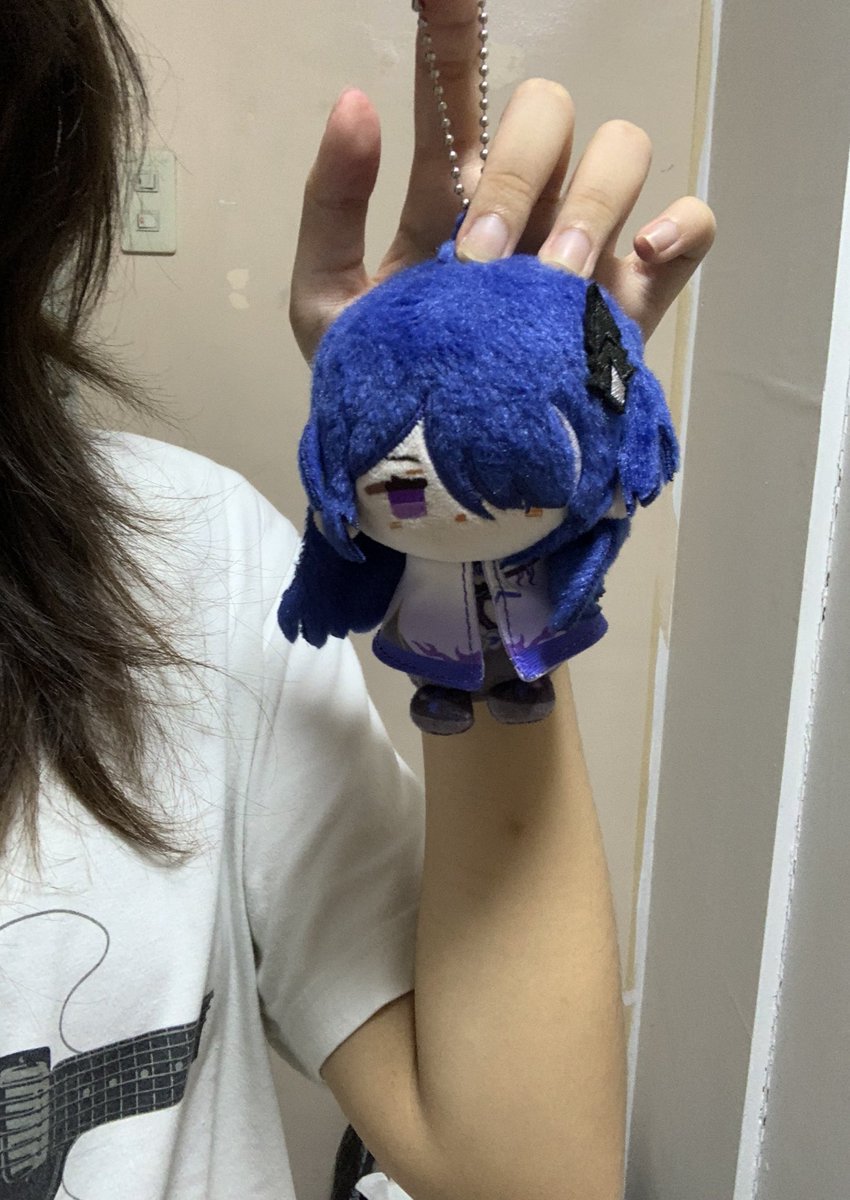 pardonme119's tweet image. I have the one and only precious stone amethyst sapphire labubu
