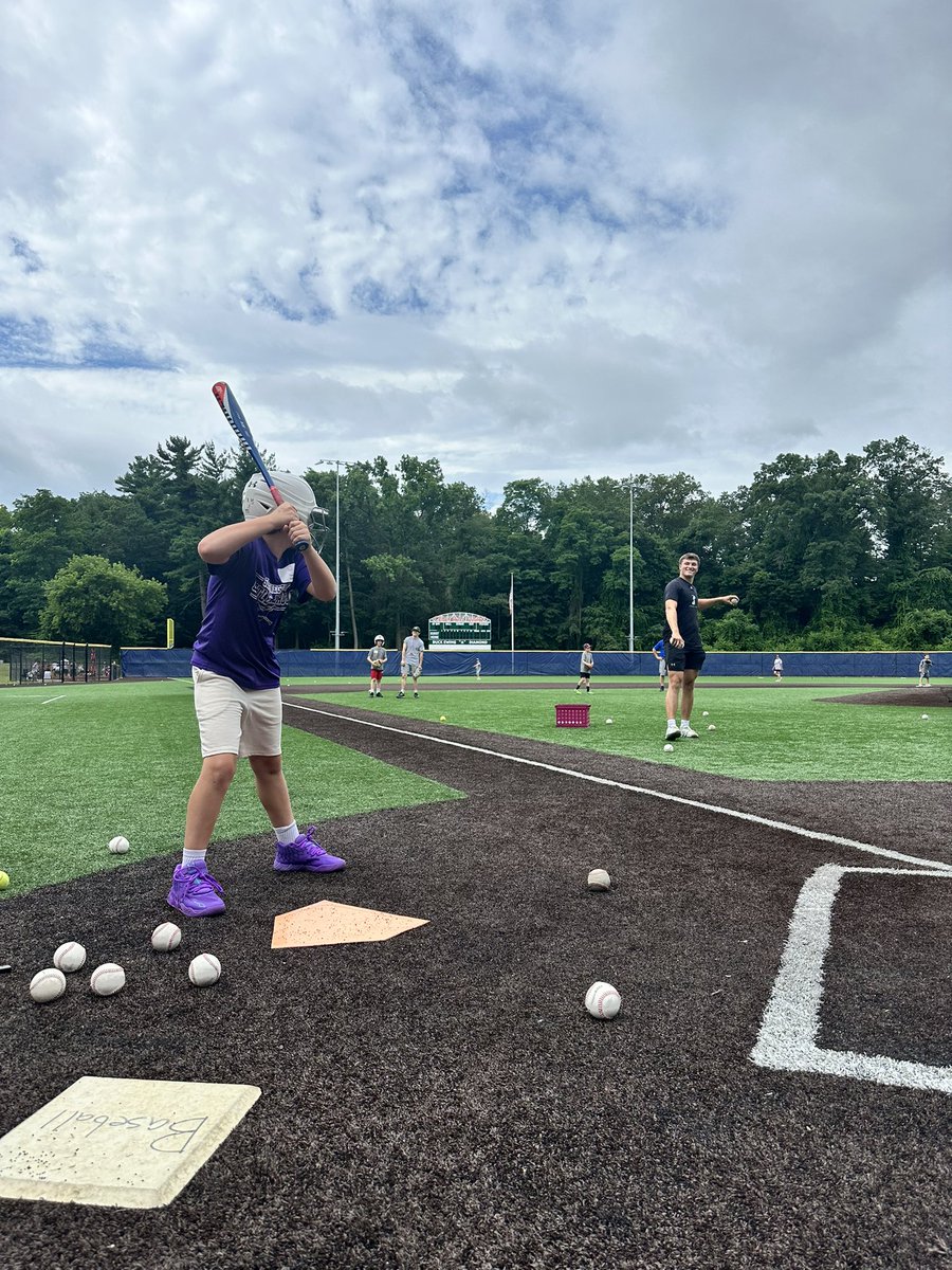 The Saints had a blast giving back to the Schenectady Community at the 6th Annual @sotbcskillscamp !!!

#MarchOn x #SienaSaints