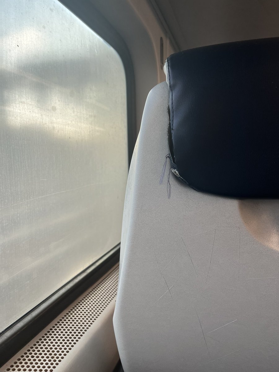 sportschris86's tweet image. Stained windows, ripped seats, graffiti etched into the seat. Why am I paying all this money if you don’t care about the upkeep of your trains. You make me despise commuting. Despise it. @NJTRANSIT_MBPJ @NJTRANSIT