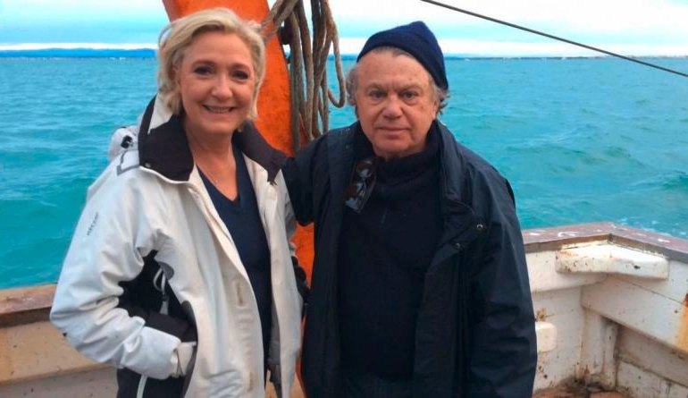 sumac_h's tweet photo. C'est vrai que la comparaison n'est pas en votre faveur. On comprend votre jalousie #GilbertCollard https://t.co/FAeCyJR4KV