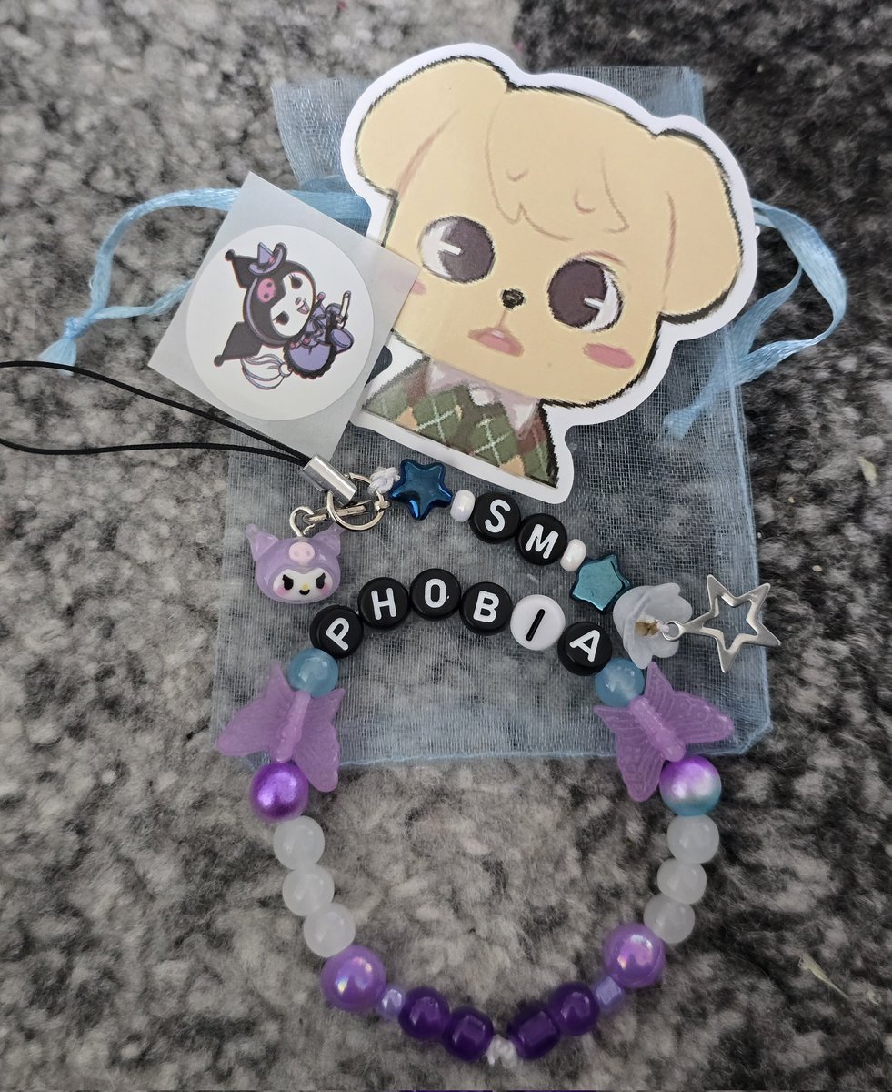 Nessosk's tweet photo. me and a friend made 100 freebies for stray kids in Amsterdam 💓 They include a sanrio themed phone charm and bracelets in "glass" pearls! Member specific and ot8, w different song titles. I can't wait to see stays and skz after 4 years of waiting 😭💓 see u in section 120! https://t.co/tS6fQnEsjQ
