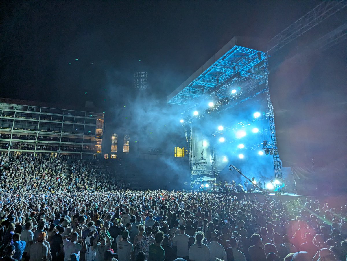 Divided Bri tweet media