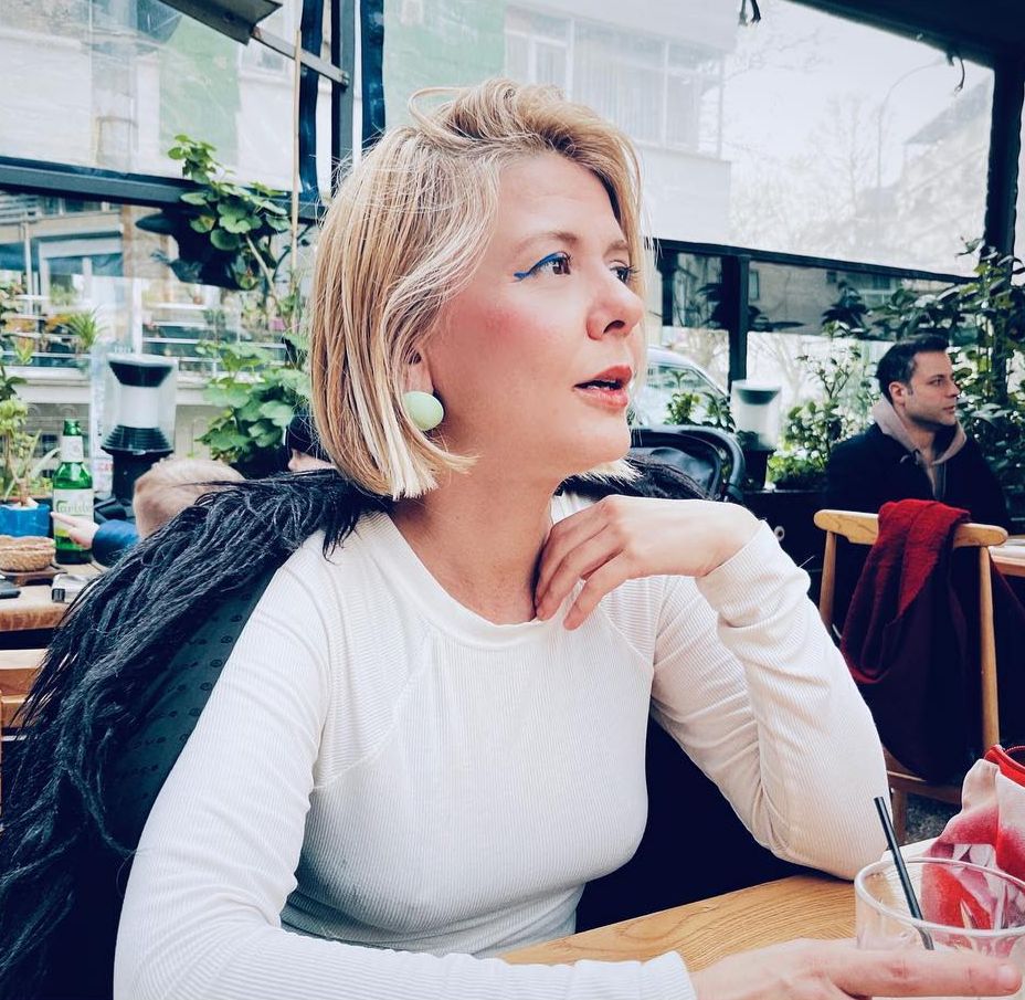 Sinema eleştirmeni Zeynep Ocak:

"Lacoste seveceğiz artık mecbur."