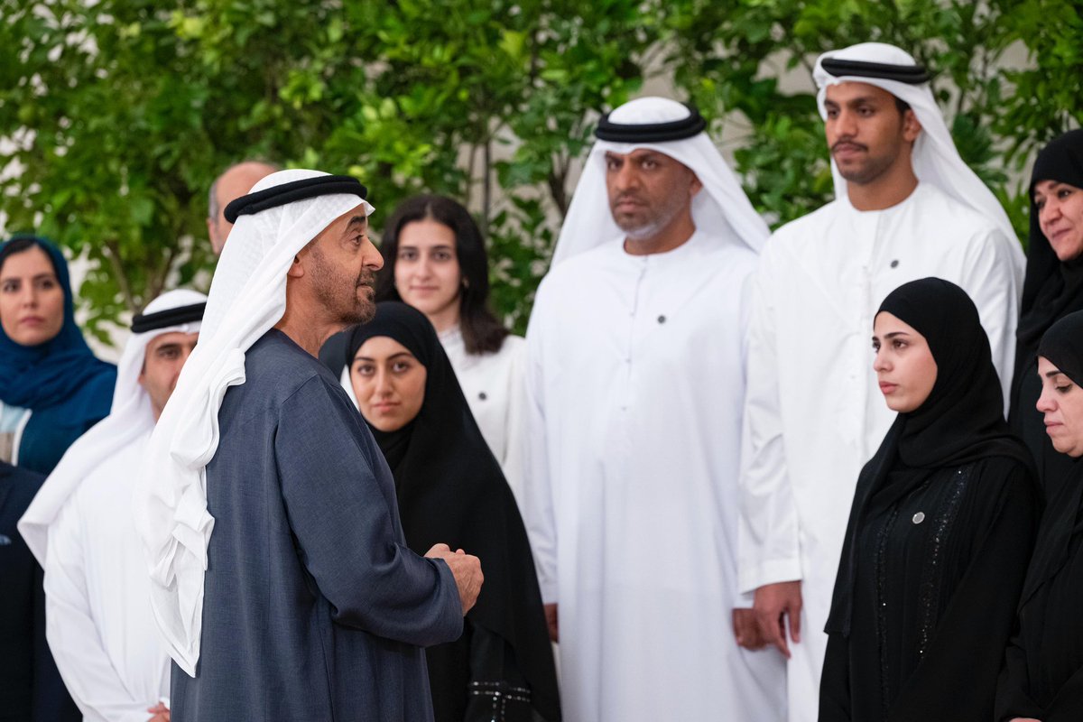 استقبال صاحب السمو الشيخ محمد بن زايد آل نهيان رئيس الدولة "حفظه الله" لأوائل طلبة الثانوية العامة وأولياء أمورهم يُعد دافعاً لهم لمواصلة التميز وتحقيق إنجازات رائدة تُسهم في نهضة الوطن. نشكر صاحب السمو على هذا اللقاء المبارك الذي ترك أثراً وذكرى لا تُنسى في نفوسنا جميعاً.