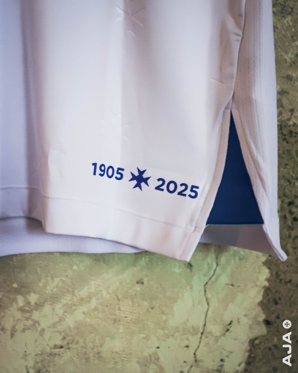 💙 Le cœur d’Auxerre 🤍

#TeamAJA #Irréductibles