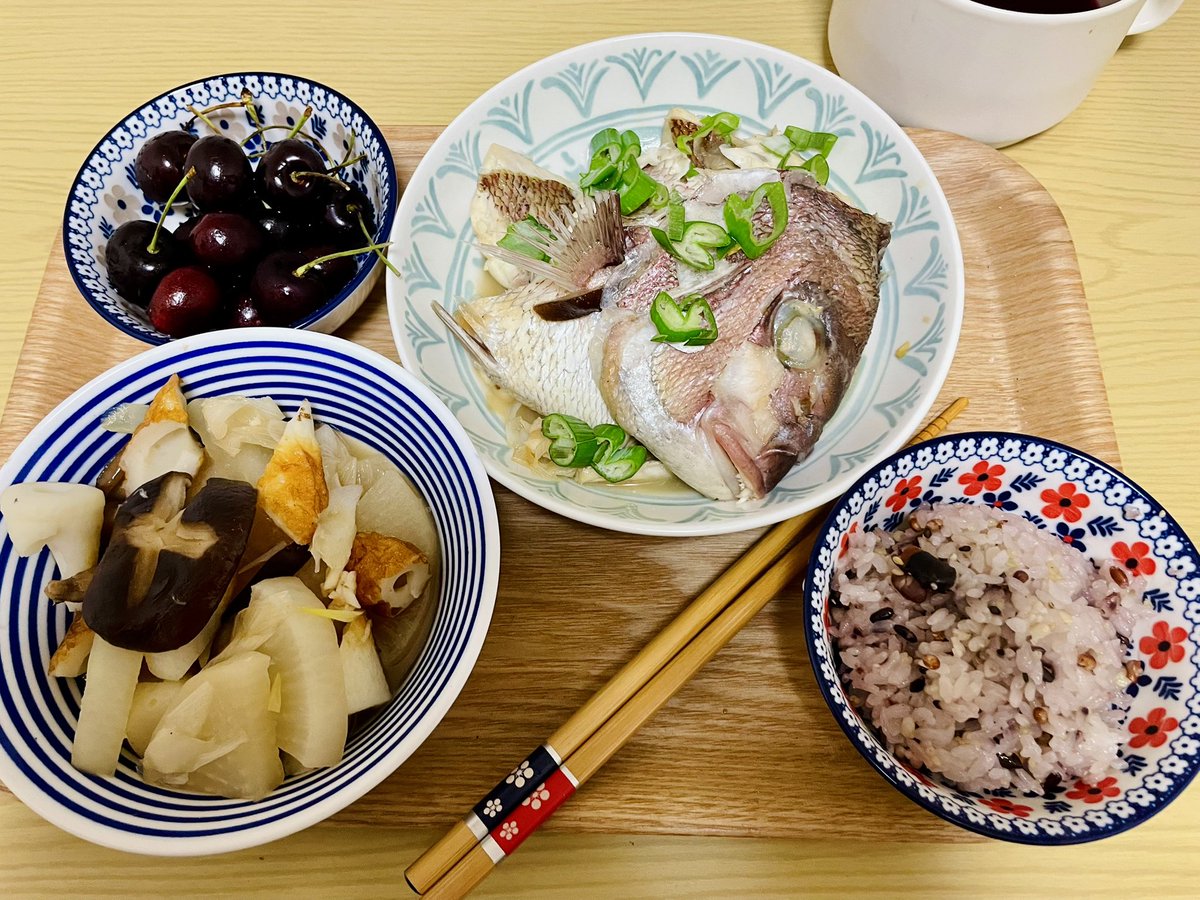 Do58Ef's tweet photo. 日本料理を一生懸命勉強しよう https://t.co/88LmTC8uDV