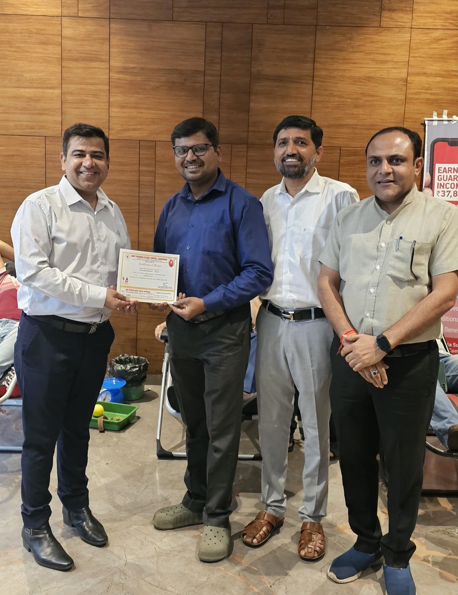 patilkiran191's tweet image. रिअल्टर्स असोसिएशन खारघर यांच्या वतीने कामधेनू कमर्शियल कॉम्प्लेक्स सेक्टर 14 या ठिकाणी रक्तदान शिबिराचे आयोजन करण्यात आले होते.सदर शिबिरात या व्यवसायातील सर्व बंधूंनी सक्रिय सहभागी होत रक्तदान केले.
#RealtorsAssociationKharghar
#bloooddonationcamp 
#socialcause 
#kharghar