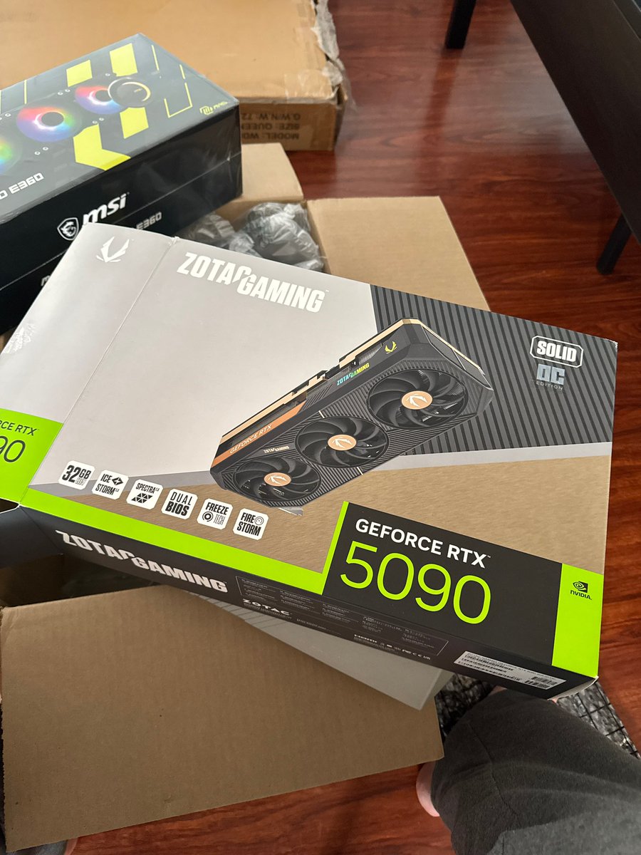 dev_skill_issue's tweet image. Think of all the math i can do on my new PC.