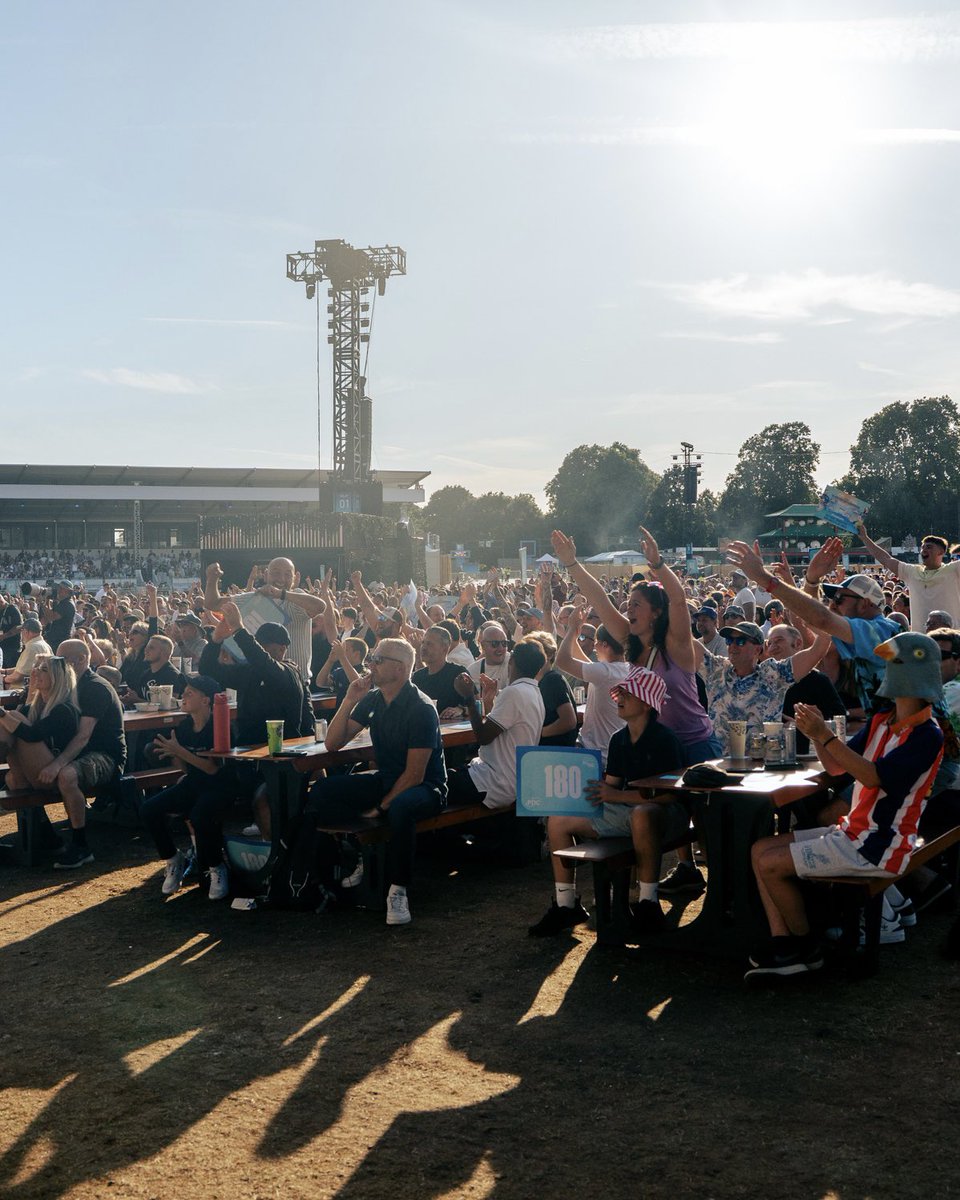 bstopenhouse's tweet image. What an incredible first-ever @OfficialPDC presents The Hyde Park Darts Championship 🎯
Congratulations to our winners, and thank you to all the players and fans for a brilliant tournament 🏆
#OpenHouse #BSTHydePark #Darts