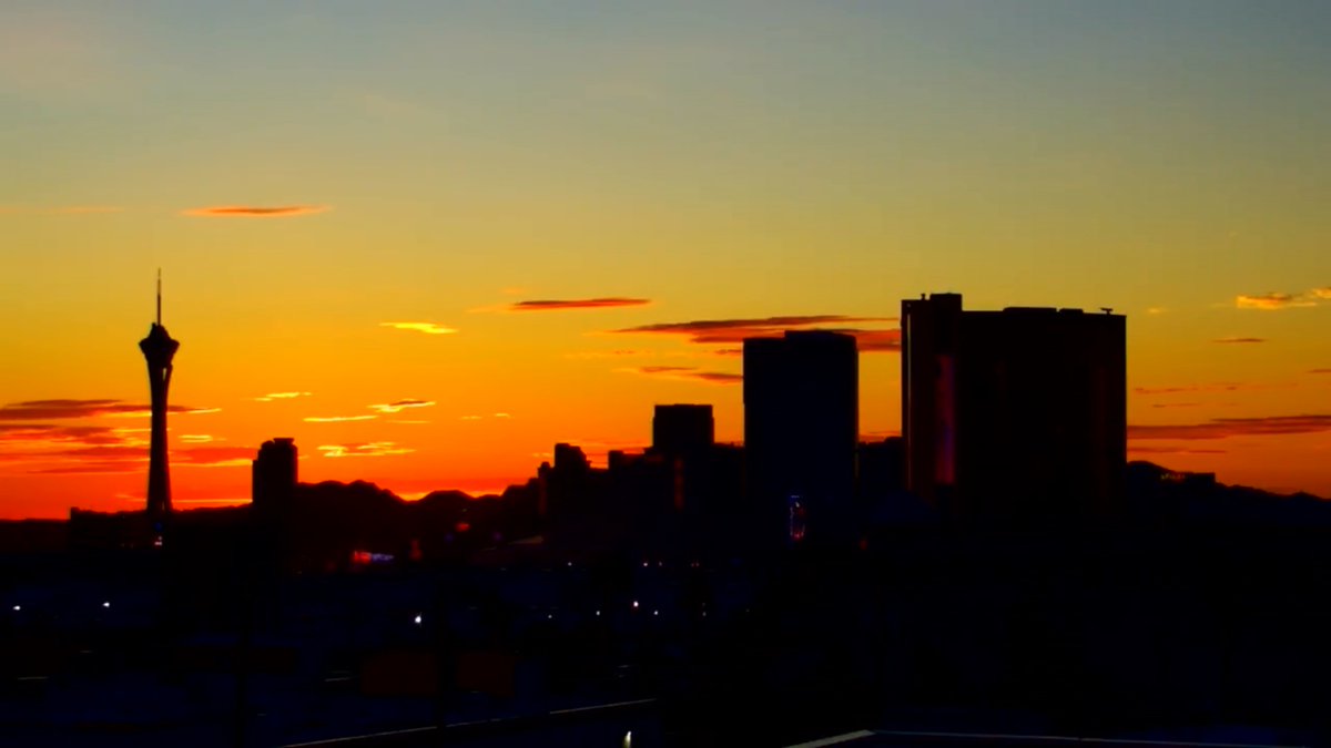 Hottest day in Las Vegas (110°) in more than three weeks. Tied for the warmest of 2025 so far, too. Afternoon breezes at 15-25 mph. Above-average heat lasts through the weekend into early next week. Watch and read my forecast: ktnv.com/weather/near-1…