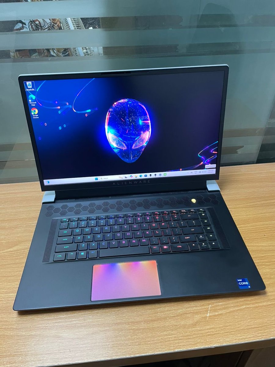TechnologySolid's tweet image. Alienware x17 R2,17.3inch 4k display,Intel core i9 11th generation,32gb ram,2TB SSD,16gb nvidia rtx 3080.   2.9m.    08135639049