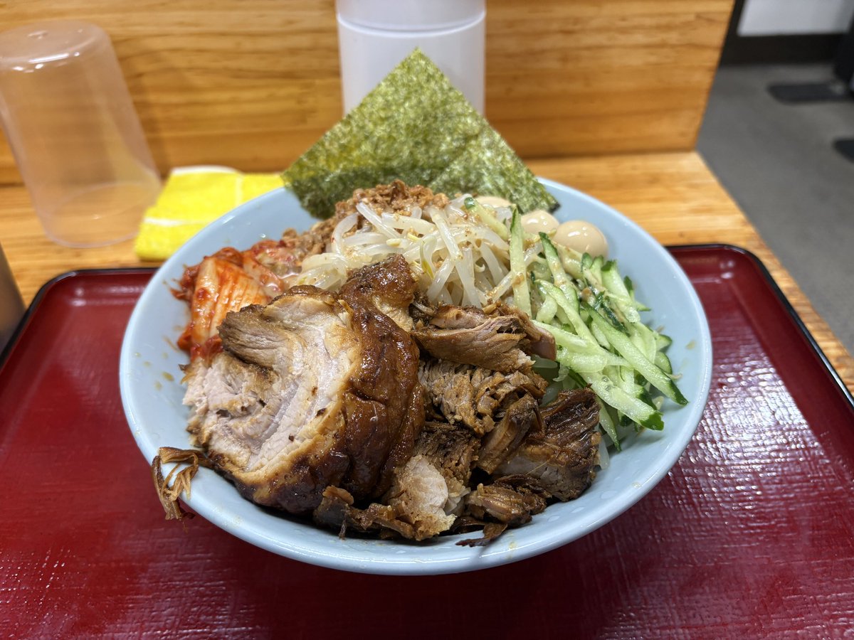 gunmer_man's tweet photo. ラーメン赤沼@高崎

冷やし中華🍜（7月限定）、豚増し🐷

歯応え逞しき麺に、甘美で芳醇なるタレが絡む妙味は比類なし。
蕩ける如く柔らかで雲を思わす叉焼の滋味深さに舌鼓を打つ。冷涼なる一椀、盛夏の悦楽ここに極まれり。 https://t.co/Wa2Et0V2PO