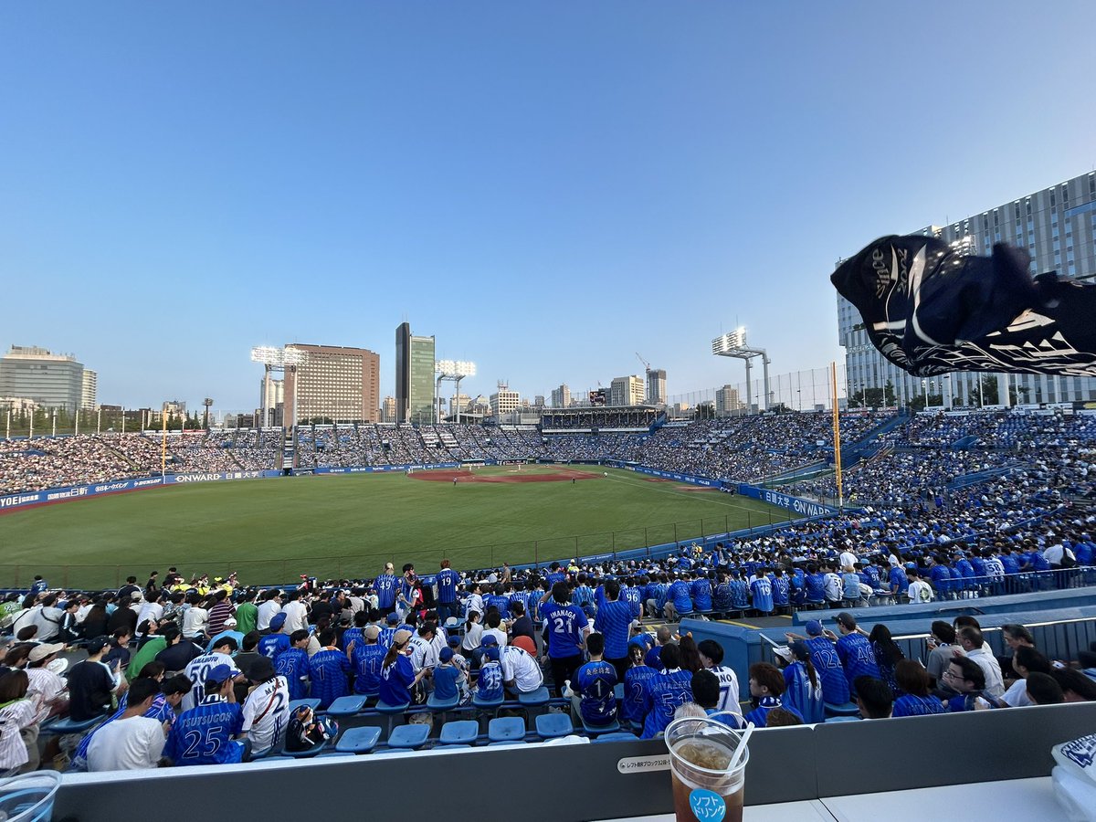 PPT_22's tweet photo. あとワンアウトで2ラン打たれて延長…
帰りもあるので離脱。
来年Yさんも一緒に観たいね https://t.co/LRY5DdQxlG