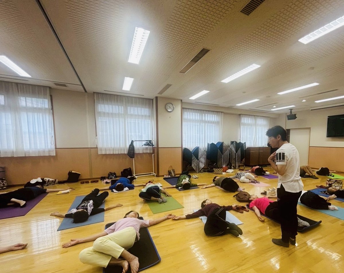 araki_hirobumi's tweet photo. ココロとカラダ、そして社会的な健康を
地域ぐるみで育む時間🍀

世代を超えて、気軽に語り合い、つながる場が、
まちの温もりをつくります

こうした場がもっと身近に、もっと自然に広がっていきますように

今日も地域の皆さんと、かけがえのない絆を感じるひと時でした

感謝✨

#ピラティス https://t.co/Uor9BKzjhh