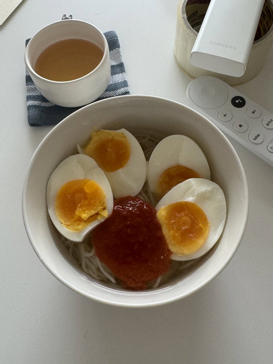 codelow's tweet photo. 사실 송주불냉면 소스를.. 아무데나 다 뿌려먹고 잇습니다 진짜 맛잇음 진짜 https://t.co/vdidU8dErn
