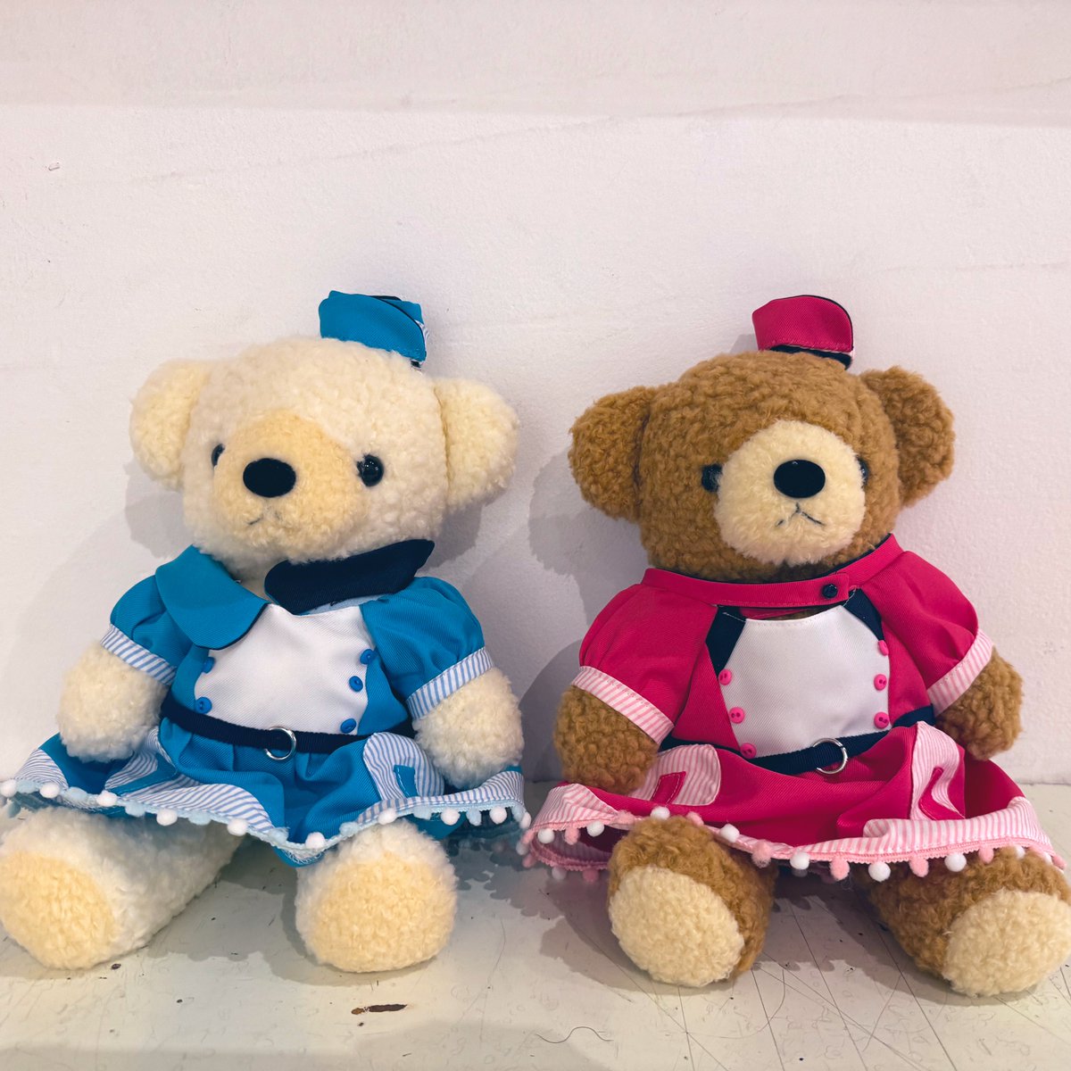 qumali_project's tweet photo. 🩵テディベア🩷

おふたりのデパート衣装を着たペアのクマを、それぞれ2体ずつプレゼントしました✨
何年経っても互いの存在を感じれるようにとの気持ちを込めています🧸

#Zeppデパート0702 https://t.co/KvlMQKUieT