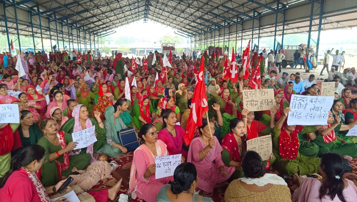cpimspeak's tweet photo. केंद्रीय ट्रेड यूनियनों के आह्वान पर 9 जुलाई की राष्ट्रव्यापी हड़ताल का हरियाणा में बहुत अच्छा असर रहा। संयुक्त किसान ने भी हड़ताल को समर्थन दिया। रोड़वेज की भी हड़ताल रही। भारत की कम्युनिस्ट पार्टी (मार्क्सवादी) ने भी हड़ताल को समर्थन दिया।
#July9Strike #GeneralStrike https://t.co/4yDQ05B6RB