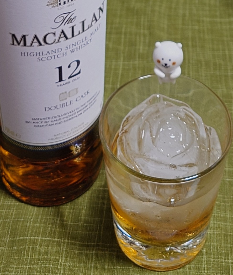 cocotier555's tweet photo. 今日は
一番搾りプレミアム🍺
マッカラン ダブルカスク ロックで乾杯🥃

今日は白州の予定が
バラの氷を見てたら
なぜかマッカラン選んでたー https://t.co/0BDHn443cp