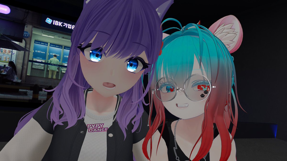 _zuluvrc's tweet photo. I went into VRChat recently and it was nice being myself again in front of my friends after a year! https://t.co/Niq1H7Z3uP