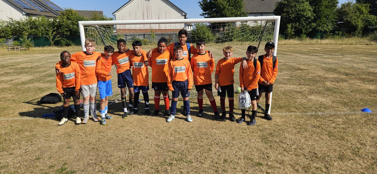 One of the last football matches of the year was a friendly against Someries primary school. The boys played a fantastic game and enjoyed playing football in the sunshine 🌞