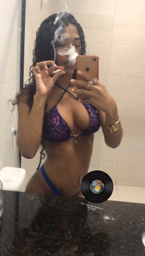 MyrellaRadassaf's tweet photo. Transando na onda deixei o safado gozar dentro da minha bucetinha 🤤 https://t.co/XavZ8JZJox