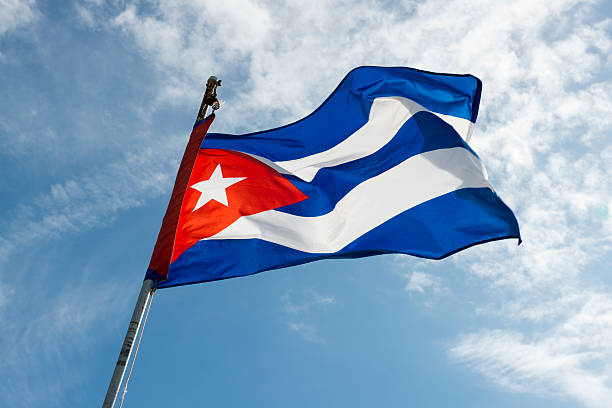 Secretario Estado #EEUU insta a sus asalariados en #Cuba a subvertir orden constitucional y a cumplir órdenes de quienes hacen sufrir a pueblo cubano

Mientras utiliza fondos federales para q sus corruptos agentes se enriquezcan, millones ciudadanos EEUU no tendrán acceso a salud
