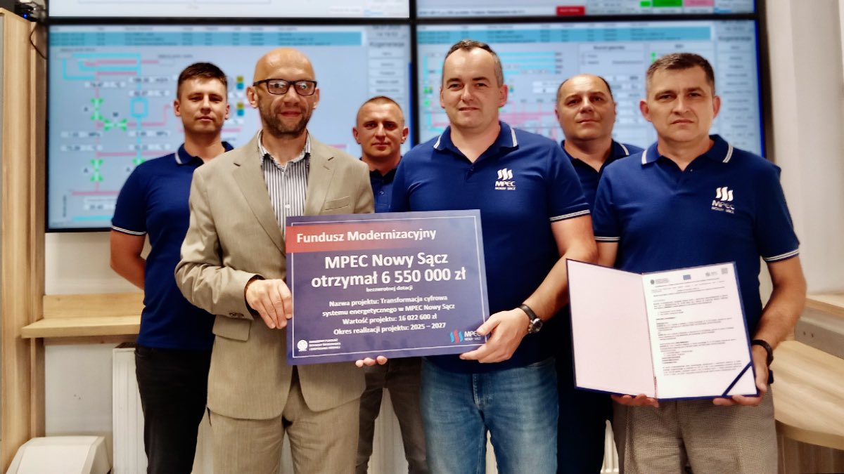 mpecnowysacz's tweet photo. ❗️6,5 mln zł❗️bezzwrotnej dotacji 💪💪 z @NFOSiGW na transformację cyfrową w MPEC Nowy Sącz. 🏭🖥️🛜

Więcej o projekcie: 
🔵 https://t.co/s5Mz61fheJ

#TransformacjaCyfrowa #transformacjaenergetyczna #mpec #mpecnowysacz #inwestycje #energetyka #ciepłosystemowe #dobraenergia https://t.co/H0S1MwRAtR