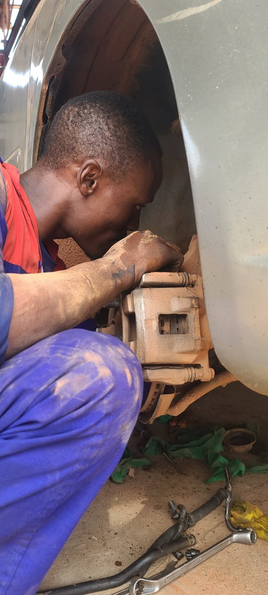 NiyoGarage's tweet image. Thorough #motorvehicle #inspectionservices by #SkilledMechanics, delivering top-notch results promptly and at pocket-friendly rates. Imagine that!😉😊 Visit us today and let us work our magic on your ride. #CallOrWhatsapp: 0757001002/ 0776202785. #Iris #Milk #Forgive #Caicedo
