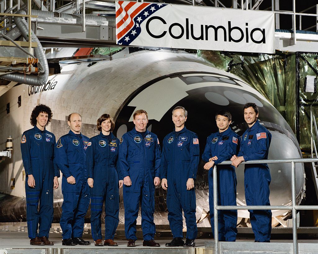 Astro_Cady's tweet photo. #OTD 7/9/1992: Landing of #SpaceShuttle #Columbia, #STS50! This was a milestone as the first extended-duration shuttle mission, carrying #Spacelab #USML1. An exciting precursor to my own first mission, #STS73, which was the 2nd #USML flight! 
@NASA #space #science https://t.co/1OCzfFN6yu