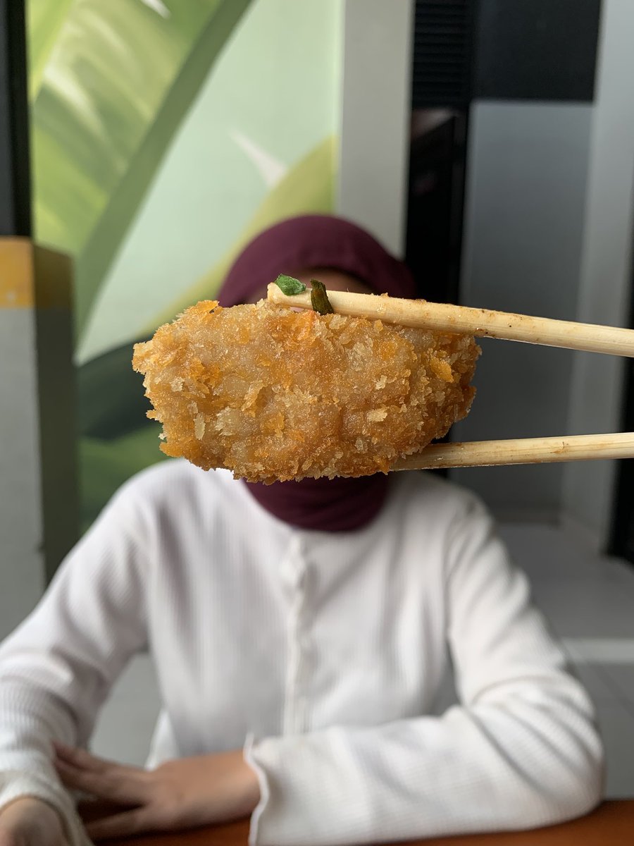 anakeper's tweet image. jajan gacoan with anak nangor @nauniverse0_0 😻👊🏻🥟🍜