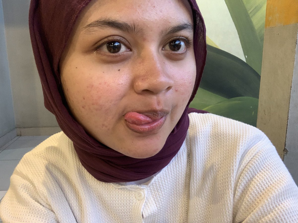 anakeper's tweet image. jajan gacoan with anak nangor @nauniverse0_0 😻👊🏻🥟🍜