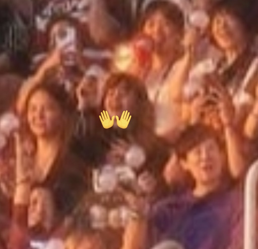 คือมีหนูด้วยค่ะพี่โฮป จะร้องไห้ ถ่ายติดได้ไง
😭😭😭😭😭😭😭😭😭😭😭😭😭แต่กูขำตัวเองได้ไหม ยิ้มหน้าบานมากก มีฟามสุขไรขนาดนั้นอะ 5555555555554444555