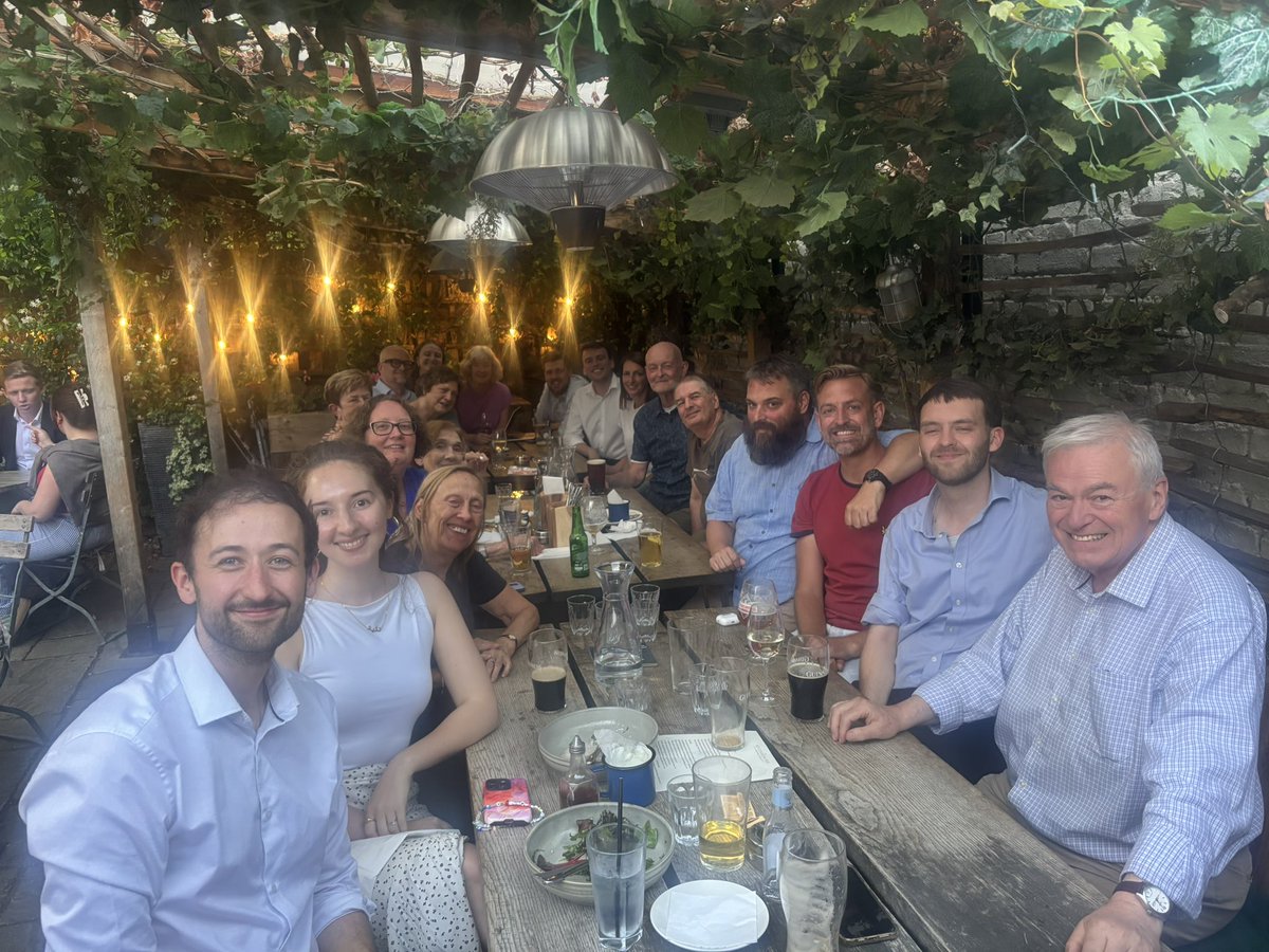 ClaphamTownLab's tweet image. Delightful branch summer social at the Stonhouse.
The food (and the company) was absolutely delicious
Make sure you pop over on a Tuesday when it’s 50% off the menu.
We look forward to seeing you all out on the doorstep across Clapham Town this summer.