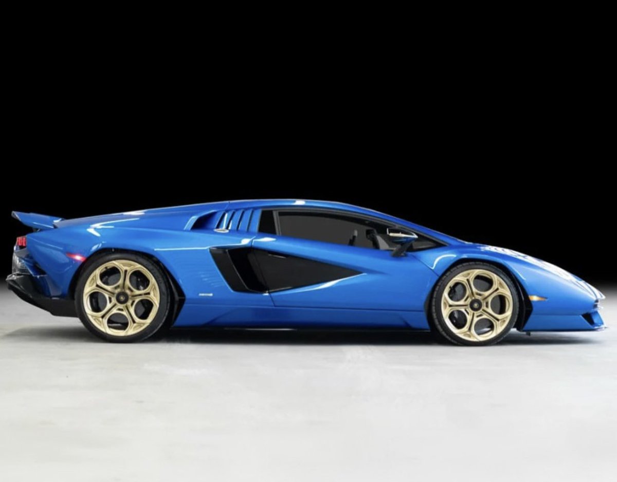 LamboCIub's tweet image. Blu Nethuns Countach LPI 800