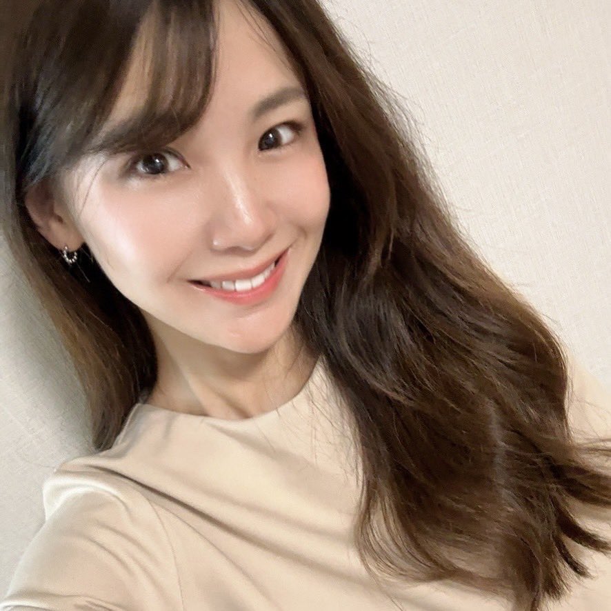 j8nm81's tweet photo. 【#PR】
MQNY「パウダーマットリップスティック」💄
雲みたいにふわっと軽くて、縦ジワも自然にカバー☁️
肌なじみの良いくすみピンクが毎日メイクにちょうどいい♡
Amazon Prime Dayでお得にGETして✨

#マックイーンニューヨーク
#MQNY 
#マットリップ https://t.co/UHX2ntMGkE