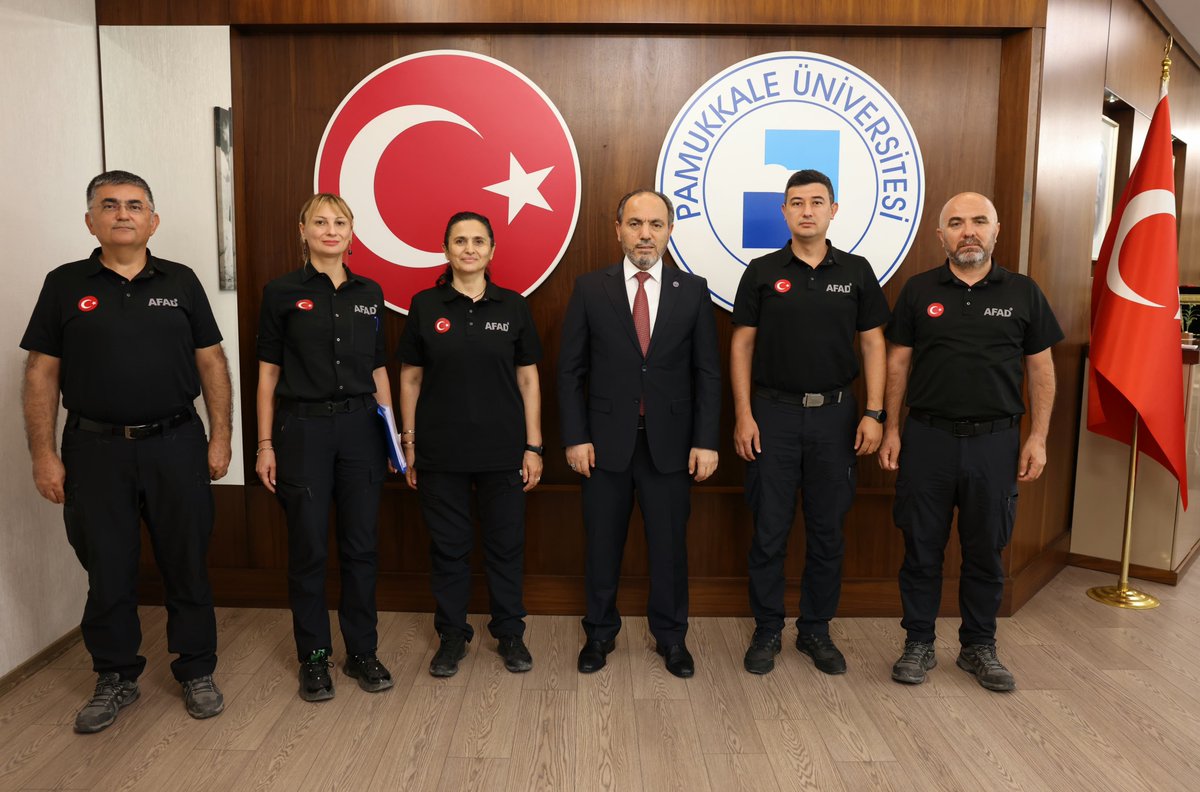 Rektörümüz Prof. Dr. Mahmud Güngör, Afet ve Acil Durum İl Müdürü Yıldız Tosun, İyileştirme Şube Müdürü Adem Eşiyok, Planlama ve Zarar Azaltma Şube Müdürü Dr. Fatma Canaslan Çomut, Afet Acil Durum Yönetim Merkezi Şube Müdürü Hüseyin Elbeyi ve Arama Kurtarma Ekipleri Akreditasyon