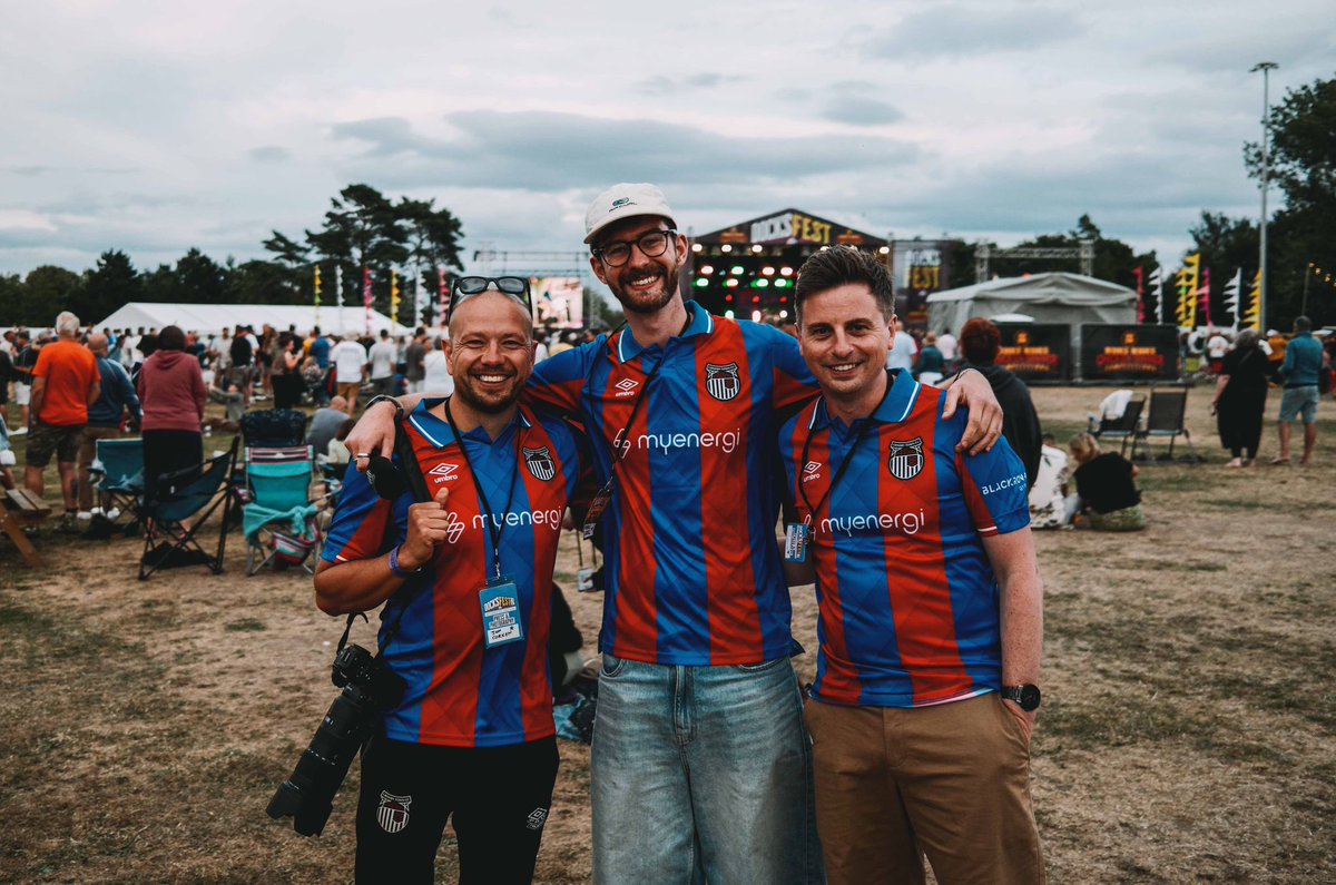 Had the best time since sliced bread working for <a href="/officialgtfc/">Grimsby Town F.C.</a> with <a href="/joncorkenphoto/">Jon Corken</a> and <a href="/FreddieGatrell/">Freddie Gatrell</a> at <a href="/docksfest/">@DocksFest</a> on Saturday. How good does the new #GTFC away kit look?!