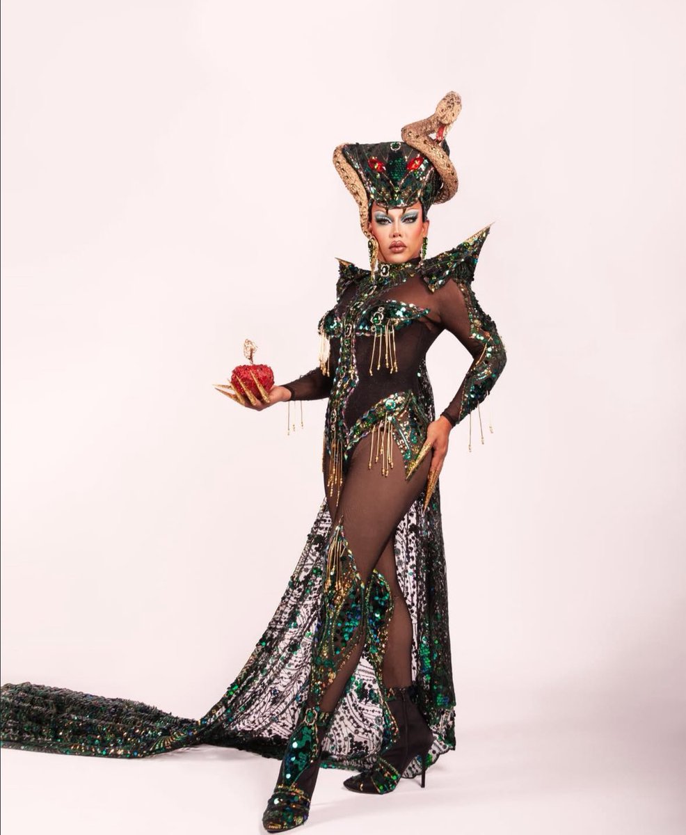 CoeKiki's tweet photo. Welcome to the GARDEN OF EDEN. 
Outfit by me. 
photo by @anthony_leger_ https://t.co/59ioProPYf