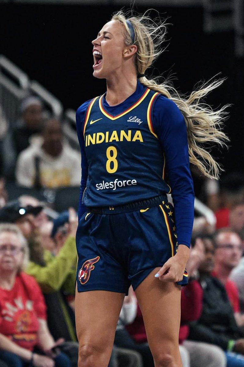 SophieC_FanClub's tweet photo. WAKE UP!!

IT’S @IndianaFever GAME DAY!! https://t.co/A08zk5W8bV