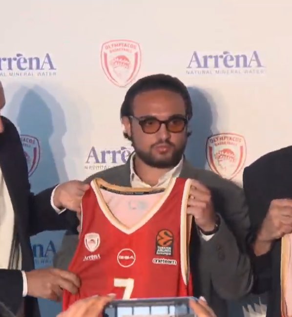 YPolemis's tweet image. Να εύχεστε να μην έχει instagram! #OlympiacosBC