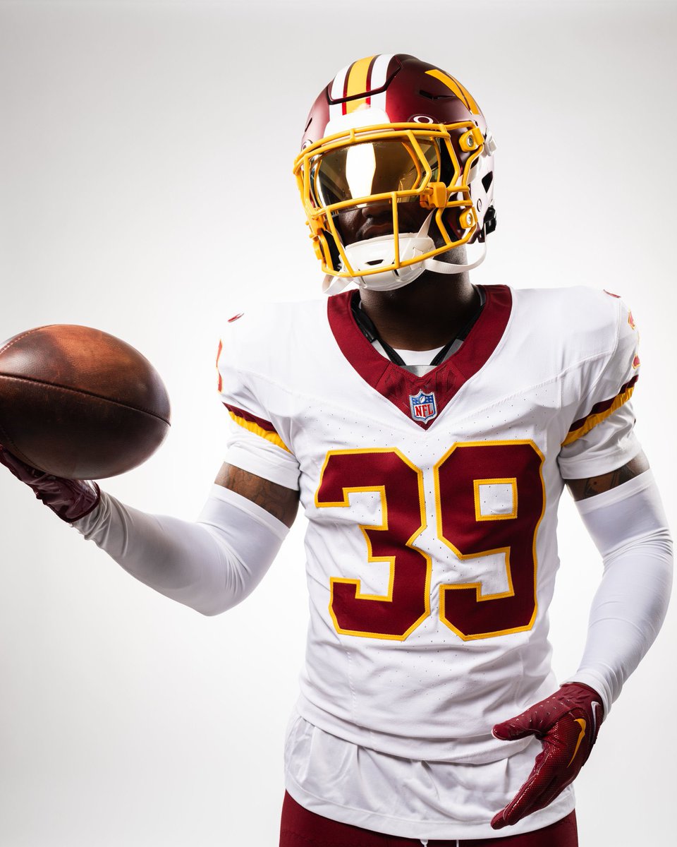JayDanielsMVP's tweet image. 🚨🚨🚨
#Commanders have officially unveiled the team’s new alternate uniform that they will wear in 2025 👀
What’s your thoughts about the highly anticipated uniform?