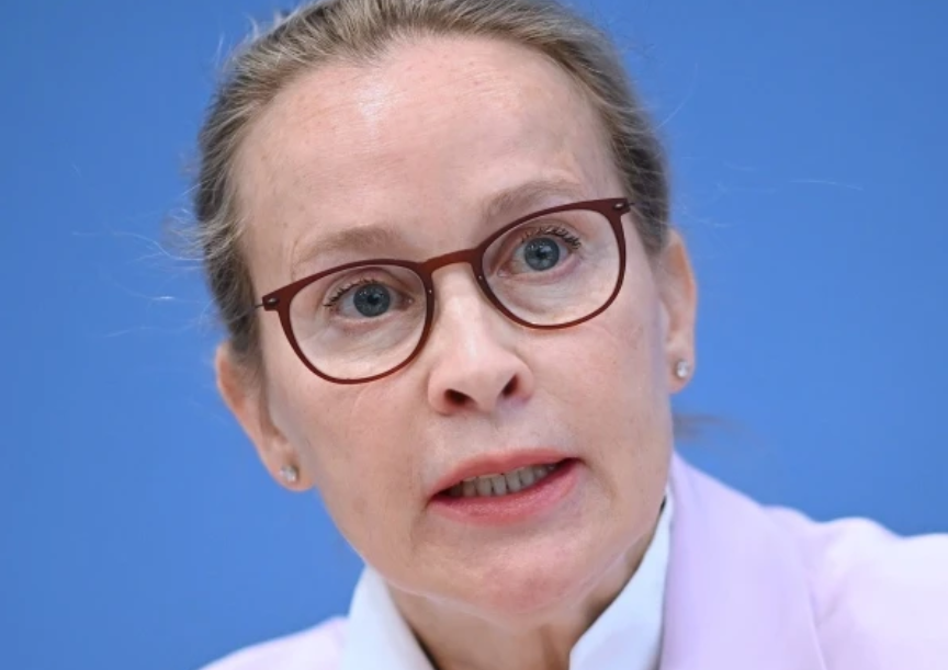 ColoniaGordon's tweet image. Verbitterte alte weiße kinderlose Frauen sollte man nicht nach Karlsruhe schicken!