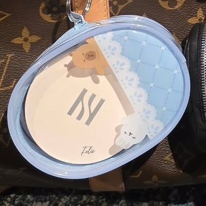 Today at the airport #FELIX wears on bag Skin Glow Cushion Foundation by famous beauty brand “HERA” with an exclusive engraving of his name - FELIX💫