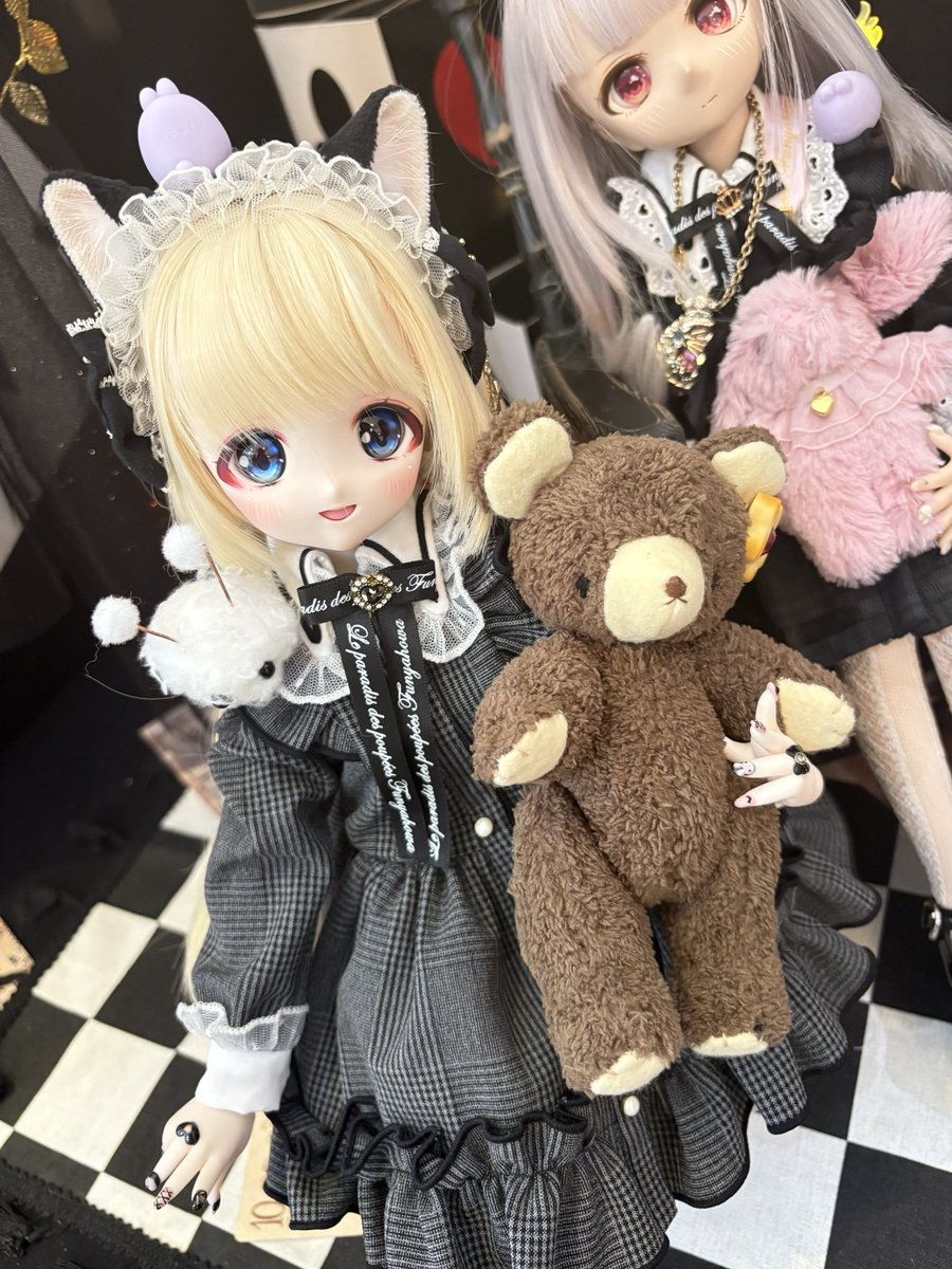 くまさんとお利口してるめるるん🧸

この日はここたんのお気に入りのワンピースを貸してもらって着ておりました☺️💞
#メテオっ子 #ふにゃほわ服
