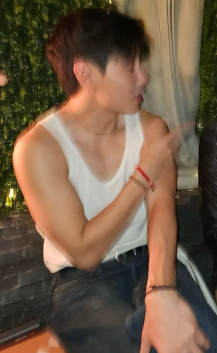 jungmultii's tweet photo. grandpa material ? https://t.co/v7cnV5WaaF